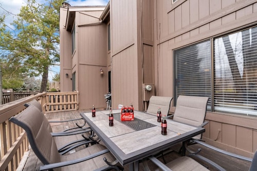 County Club Townhome *Packman Game, Xbox, Golf course Views, Near Forest Edge