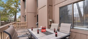 County Club Townhome *Packman Game, Xbox, Golf course Views, Near Forest Edge