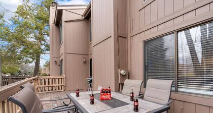 County Club Townhome *Packman Game, Xbox, Golf course Views, Near Forest Edge