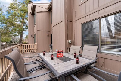 County Club Townhome *Packman Game, Xbox, Golf course Views, Near Forest Edge