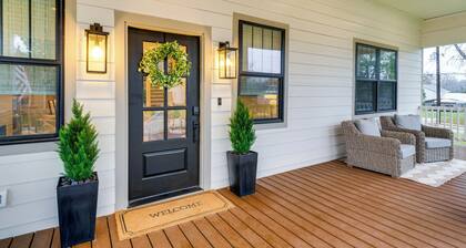 1/2 Mi to Downtown Shops: Brenham Home w/ Fire Pit