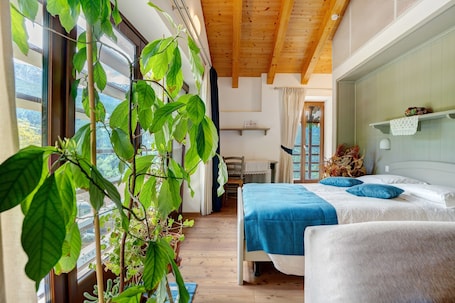 Free WiFi, bed sheets. Room 'La Gemma - Suite Incantata' with Mountain View, Shared Garden and Wi-Fi