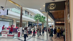 Point of interest - Modern, only half a block from CC. Unicentro, parking, wifi. (Bogotá)