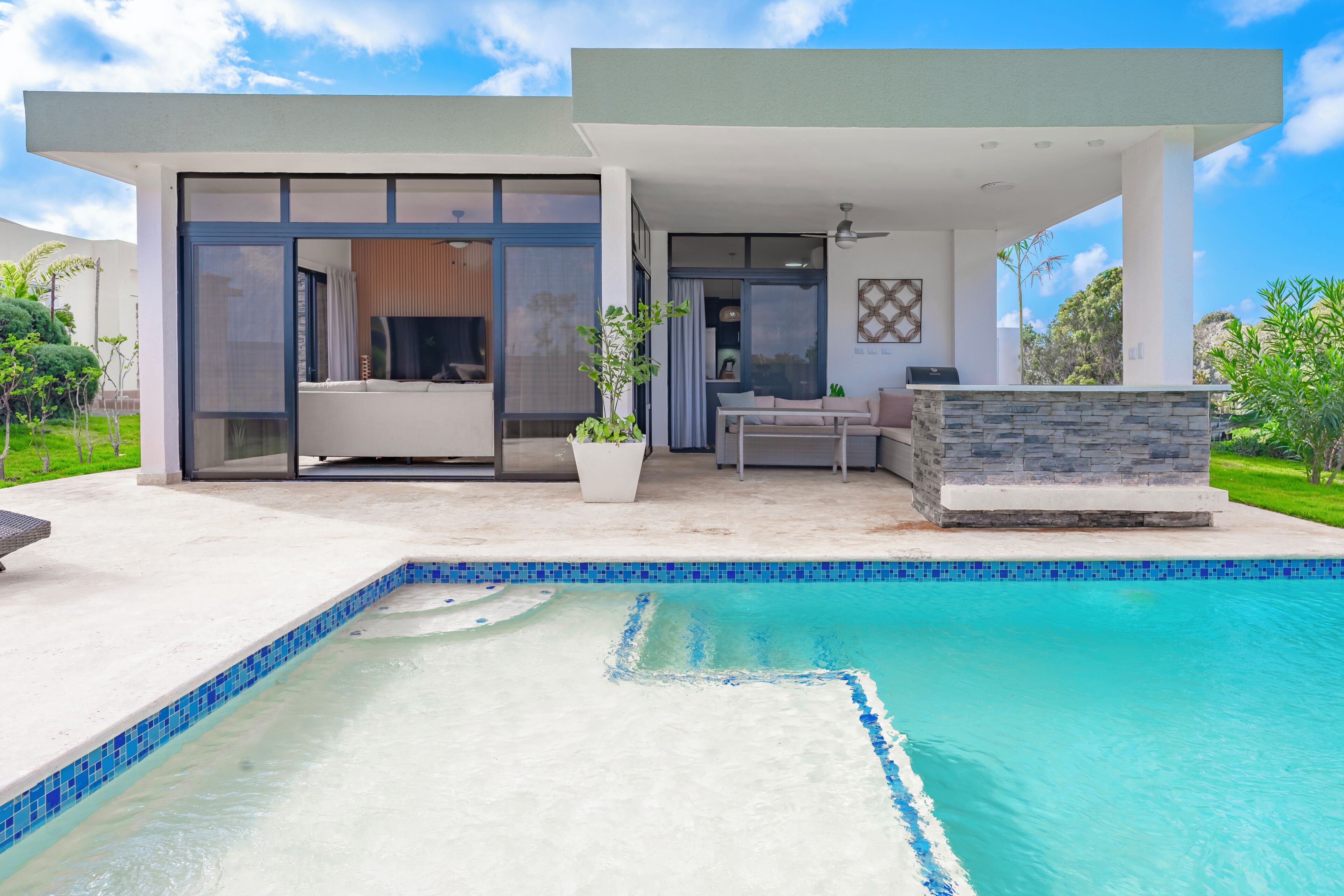 حمّام سباحة خارجي