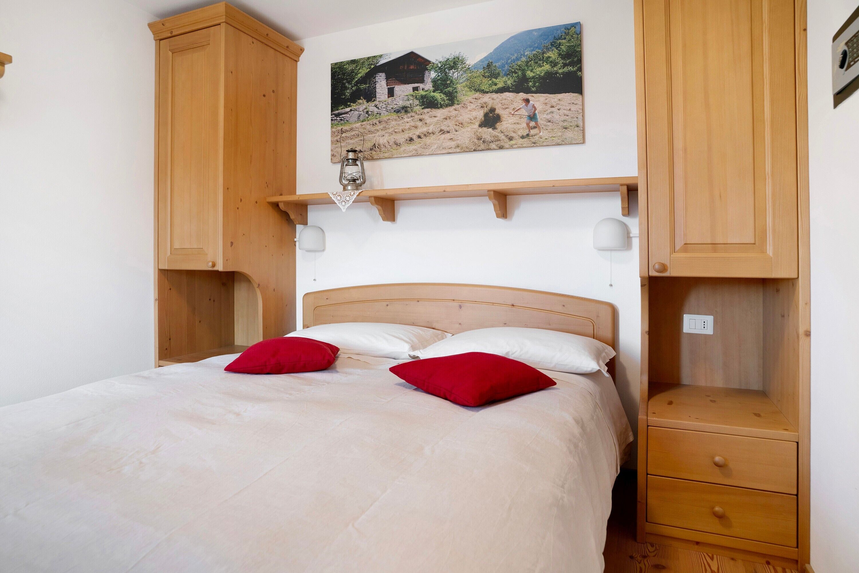 Free WiFi, bed sheets