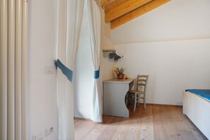 Room - Room 'Lagemma-stanza Dei Mirtilli' with Mountain View, Shared Garden and Wi-Fi (Sant'Orsola Terme)
