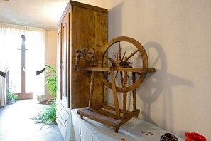 Interior - Room 'Lagemma-stanza Dei Mirtilli' with Mountain View, Shared Garden and Wi-Fi (Sant'Orsola Terme)