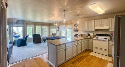 Oceanfront Condo with stunning views, WIFI, W/D, fireplace, & great location