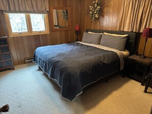 1 bedroom, iron/ironing board, free WiFi, bed sheets - One Bedroom Apartment Overlooking Main Street with One Designated Parking Spot (Galena)