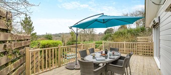 Catkins - Two Bedroom House, Sleeps 4