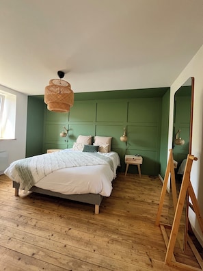 5 bedrooms, iron/ironing board, travel cot, WiFi