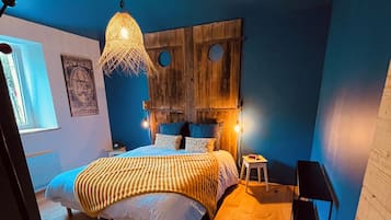 5 slaapkamers, een strijkplank/strijkijzer, reisbedje, wifi