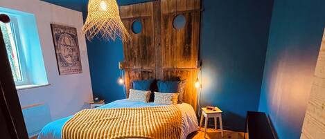 5 bedrooms, iron/ironing board, travel cot, WiFi