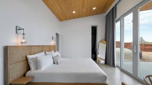 2 bedrooms, iron/ironing board, WiFi - Alto Yucca- Joshua Tree Modern Glass house with private pool (Yucca Valley)