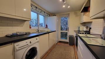 Micro-ondes, lave-vaisselle, grille-pain