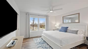 3 bedrooms, desk, iron/ironing board, free WiFi