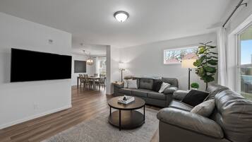 Smart TV, table tennis