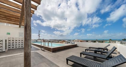 2BR Condo Downtown w/Rooftop Pool