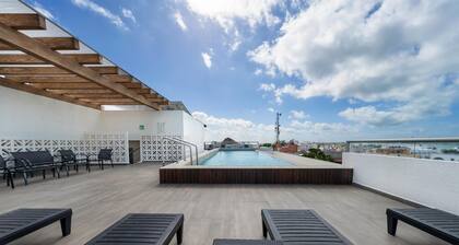 2BR Condo w/Rooftop Pool