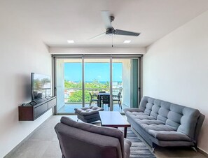 TV - 1BR PH w/Rooftop Pool (Isla Mujeres)