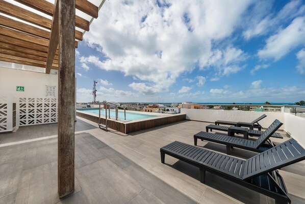Pool - 1BR PH Downtown w/Rooftop Pool (Isla Mujeres)