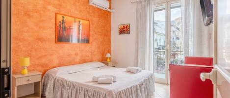 1 camera, Wi-Fi gratuito, lenzuola