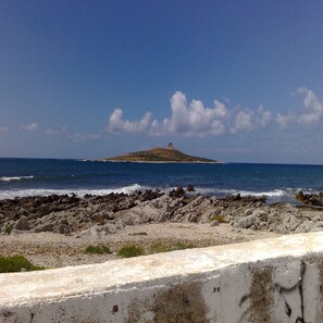 Una spiaggia nelle vicinanze