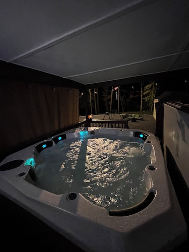 House with JACUZZI * Luxury * 3BR. { ExclusiveDiscounts }