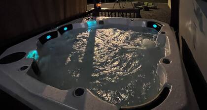 House with JACUZZI * Luxury * 3BR. { ExclusiveDiscounts }