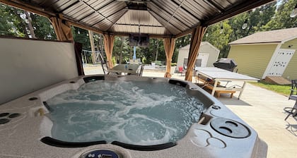 House with JACUZZI * Luxury * 3BR. { ExclusiveDiscounts }