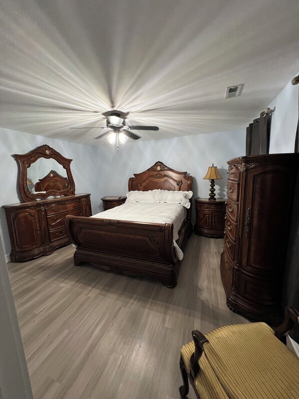 3 bedrooms, desk, iron/ironing board, WiFi