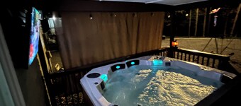 House with JACUZZI * Luxury * 3BR. { ExclusiveDiscounts }