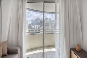 Balcony - Tabas by Blueground Edifício Saint Charbel (São Paulo)