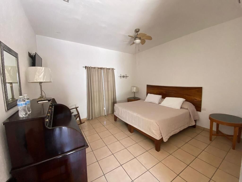 Habitación económica con 1 cama matrimonial o 2 individuales | Escritorio y wifi gratis 