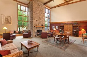 TV, fireplace, DVD player, table tennis - Galena | Relaxing Nature Retreat | Pool + Hot Tub (Galena)