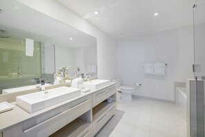 Deluxe Condo, Balcony, Beach View | Bathroom - 40th-Floor Gem Top Views & Amenities (Hollywood)