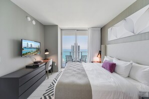 2 bedrooms, iron/ironing board, free WiFi - 40th-Floor Gem Top Views & Amenities (Hollywood)