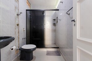 เบสิกอพาร์ทเมนท์ | ห้องน้ำ