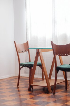 Apartamento básico | Zona de estar | Televisión de 11 cm con canales digitales