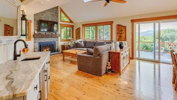 Smart TV, fireplace
