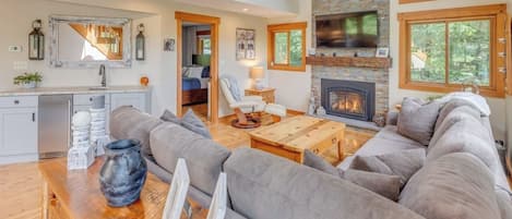 Smart TV, fireplace