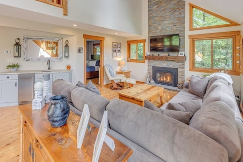 Luxury 4BR Ski Retreat, Fireplace, Fire Pit, Mtn Views