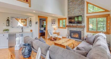 Luxury 4BR Ski Retreat, Fireplace, Fire Pit, Mtn Views