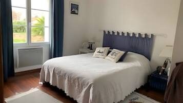 2 bedrooms, iron/ironing board