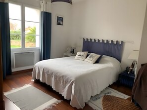 2 Schlafzimmer, Bügeleisen/Bügelbrett