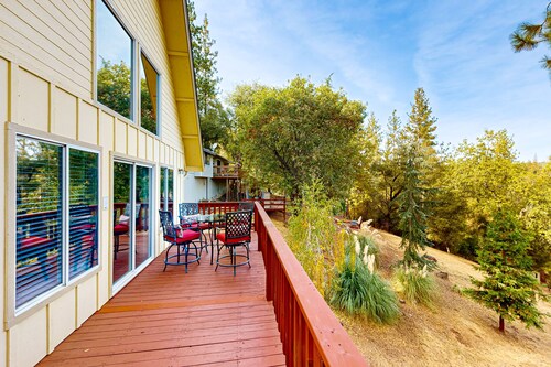Serene home with spacious deck, fireplace, loft, nearby amenities, dog friendly