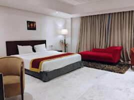 Habitación Deluxe con 1 cama doble o 2 individuales, vistas a la ciudad | Escritorio, espacio para trabajar con un portátil, wifi gratis