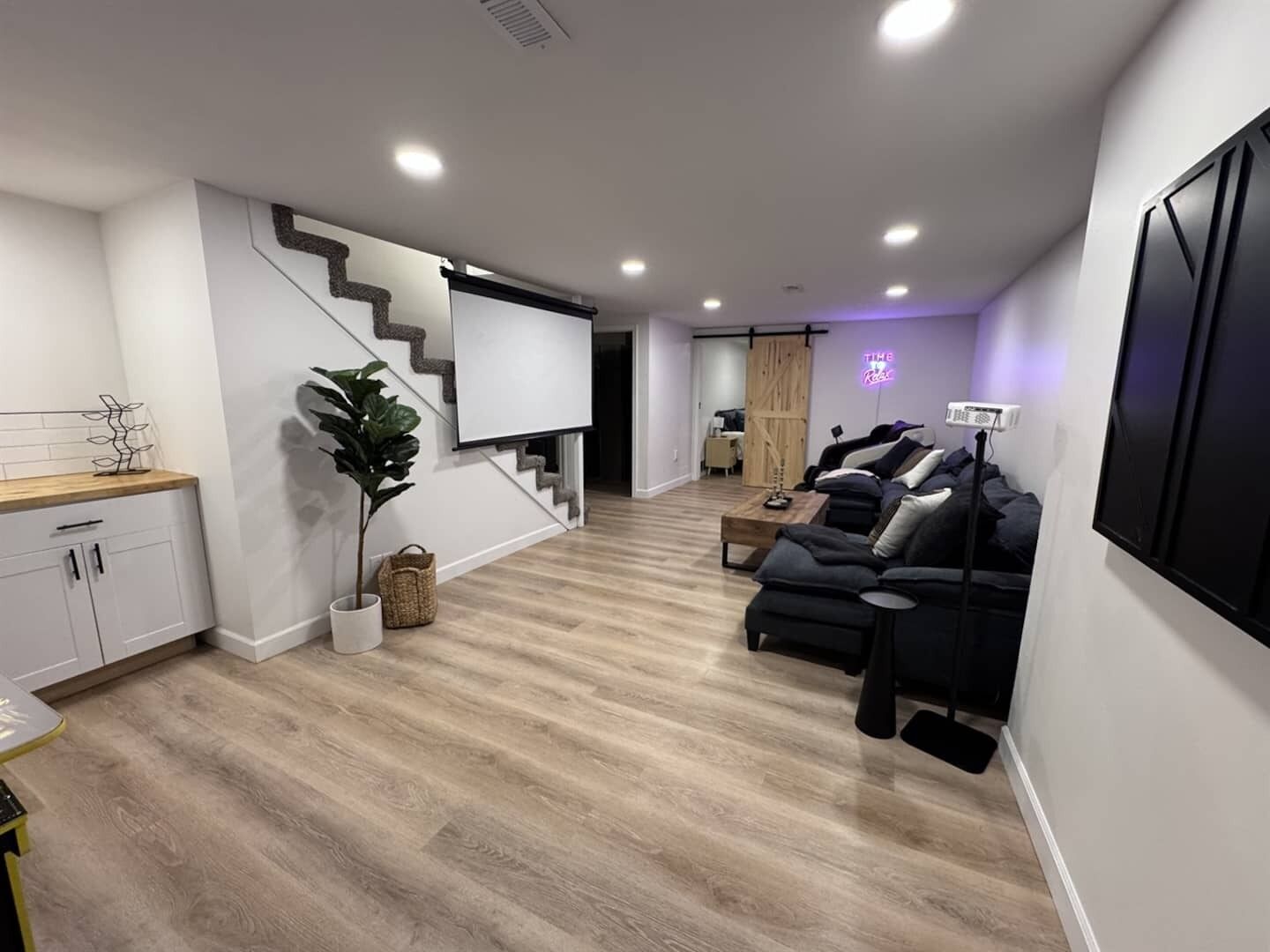 TV connectée, cheminée, espaces bureaux