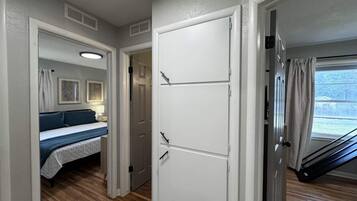 3 bedrooms, desk, iron/ironing board, travel crib