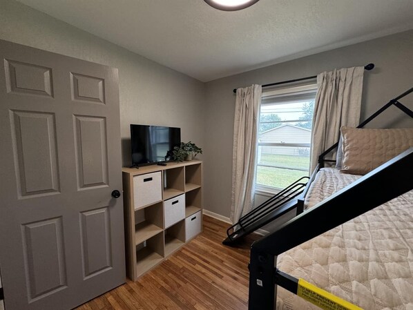 3 bedrooms, desk, iron/ironing board, travel crib